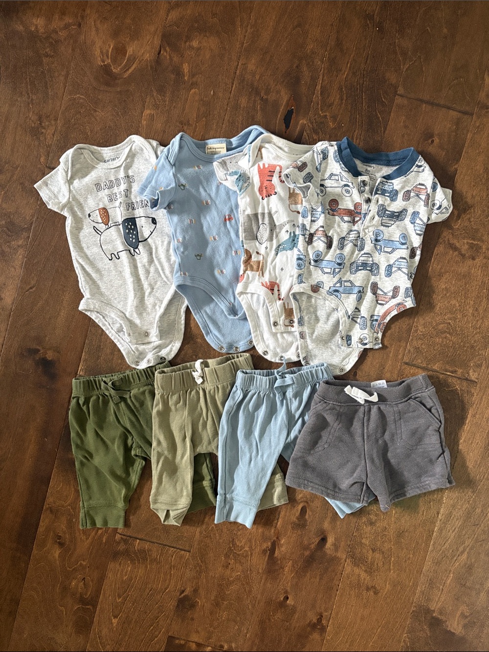 Bundle of EIGHT 8 Baby Boy Clothing Items - 4 Onesies 4 Legging Pants 0-3 Months